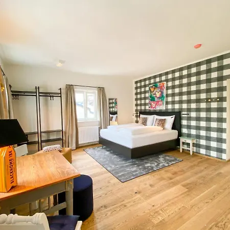 Blackhome Vintage Centre I Contactless Check-in Innsbruck